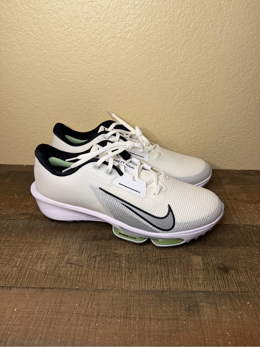 Nike Air Zoom Infinity Tour 2 “White Black Vapor Green”
- Size 12.5 Men.